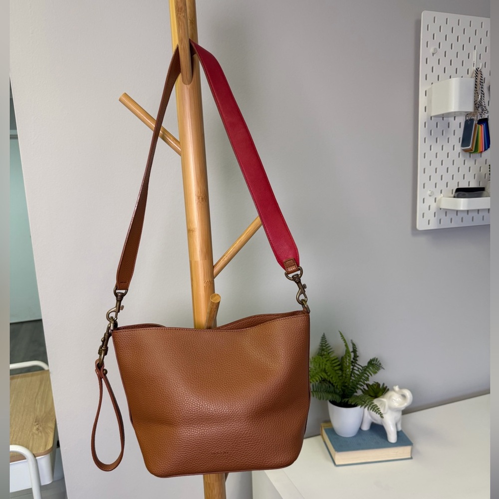 Angela Roi ANGELOU MINI BUCKET BROWN/RED vegan Leather Bag - Picture 3 of 8